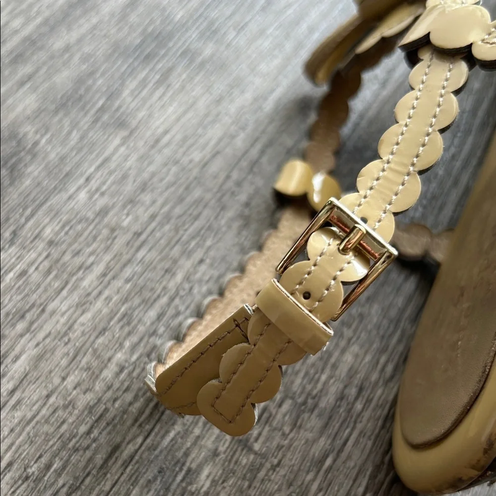 Kate Spade New York Bow Thong Sandals Scalloped Tan Leather Size 8.5